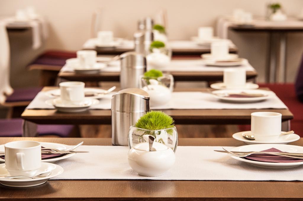 Halle  Hotel Hollmann מראה חיצוני תמונה