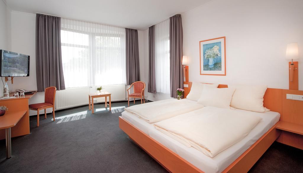 Halle  Hotel Hollmann מראה חיצוני תמונה